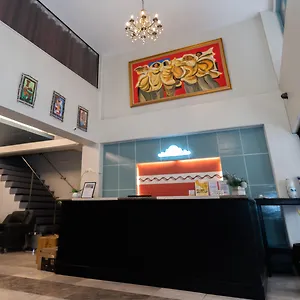 the-royale-house-travel-inn-suites.davao-hotels.com/